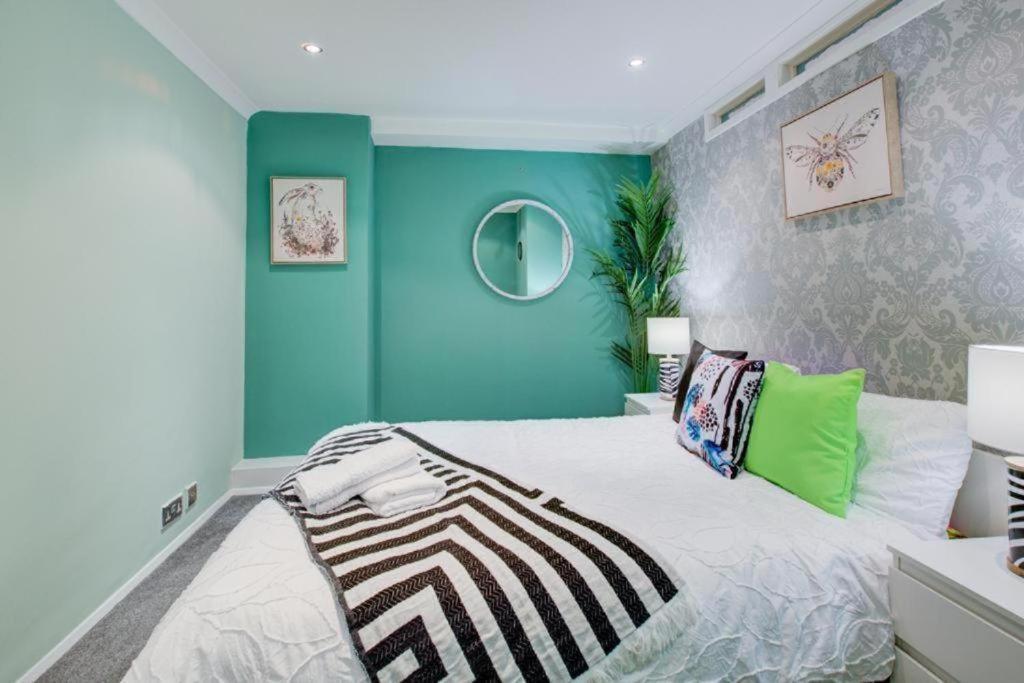 Park Lane Beautiful Family Apartament Londra